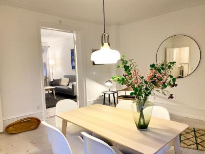 Sanders Stage - Perfectly Planned Three-Bedroom Apartment Near Nyhavn - image 1