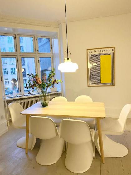 Sanders Stage - Perfectly Planned Three-Bedroom Apartment Near Nyhavn - image 15