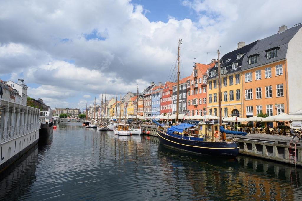 Sanders Stage - Perfectly Planned Three-Bedroom Apartment Near Nyhavn - image 7